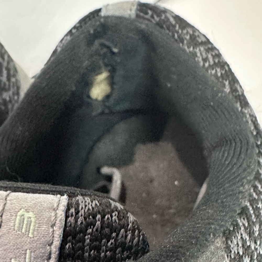 Women’s Brooks Black and Gray Running Shoes Sz.9.5 - Picture 6 of 8